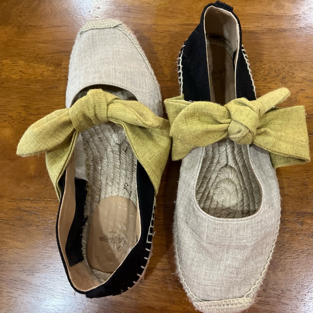 Castaner women Flat Bow shoes Size 9